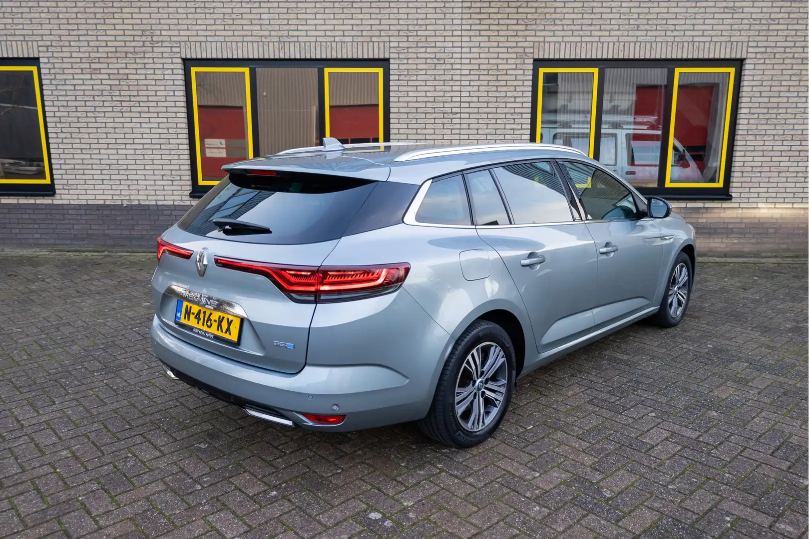 Renault Megane E-Tech Estate 1.6 R.S Line Plug-In Hybrid Grau - 2