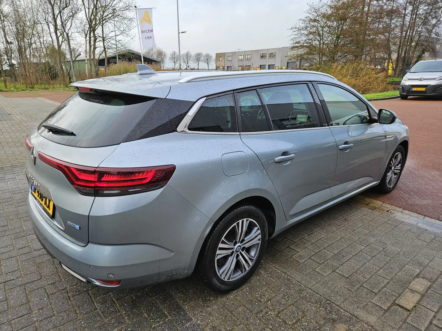 Renault Megane E-Tech Estate 1.6 Plug-In Hybrid 160 R.S. Line Grijs - 2