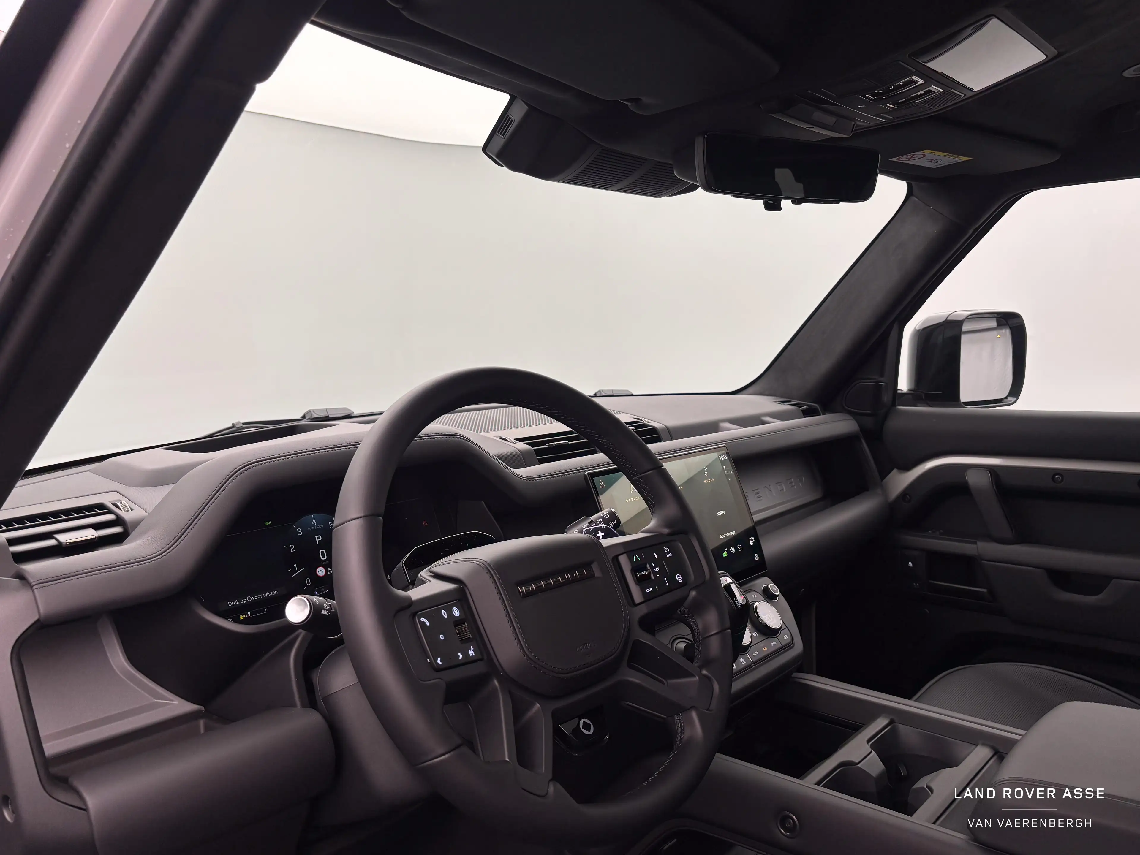 Land Rover Defender 110 P635 OCTA AWD Auto. 26MY — photo 11