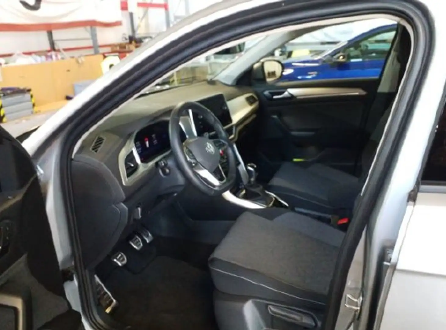 Volkswagen T-Roc 1,5 TSI Move LED R-Kamera ACC NaviMedia 17" Grau - 2
