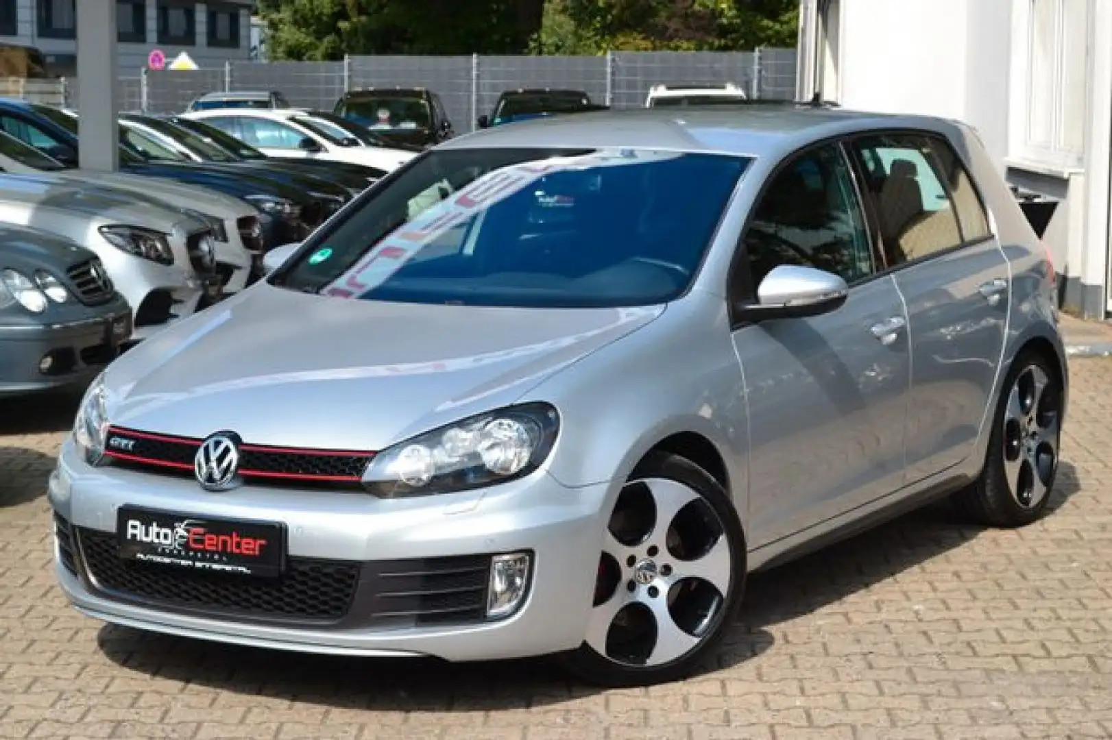 Volkswagen Golf Limousine in Silber gebraucht in Ennepetal für € 14.999