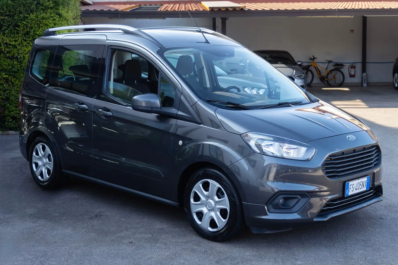 Ford Tourneo Courier 1.0 ECOBOOST 125 CV Gris - 2