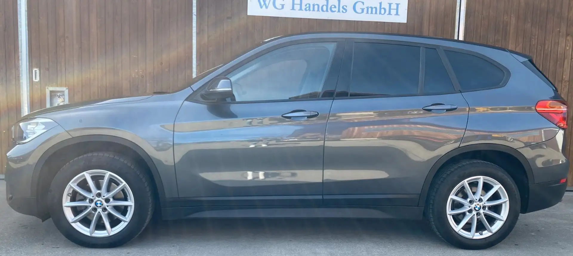 BMW X1 sDrive 18d SHZ Navi Tempo Kam Parkass AHK Grau - 2