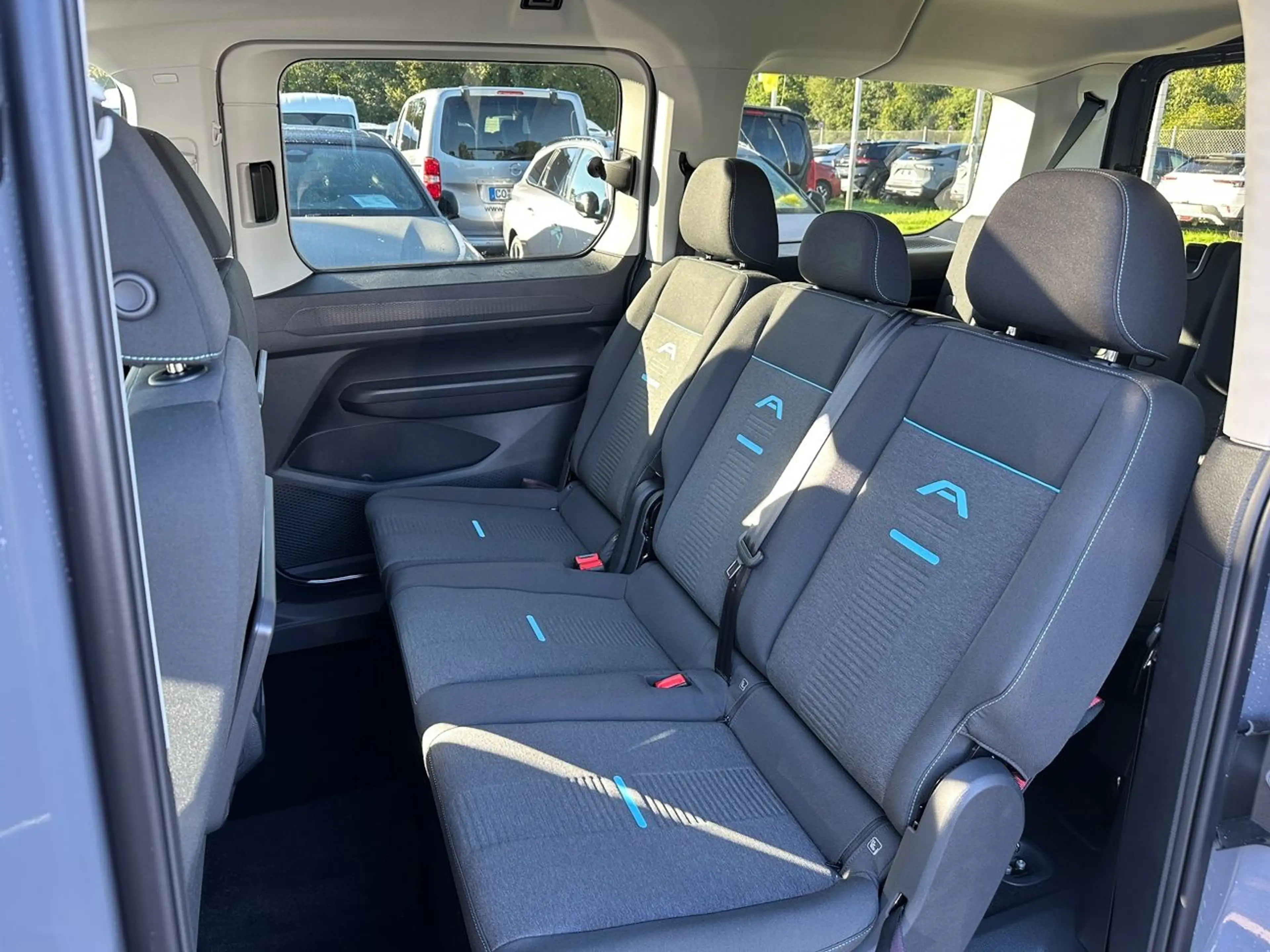 Ford Tourneo Connect L2 Active *AHK*Navi*7Sitze* — photo 11