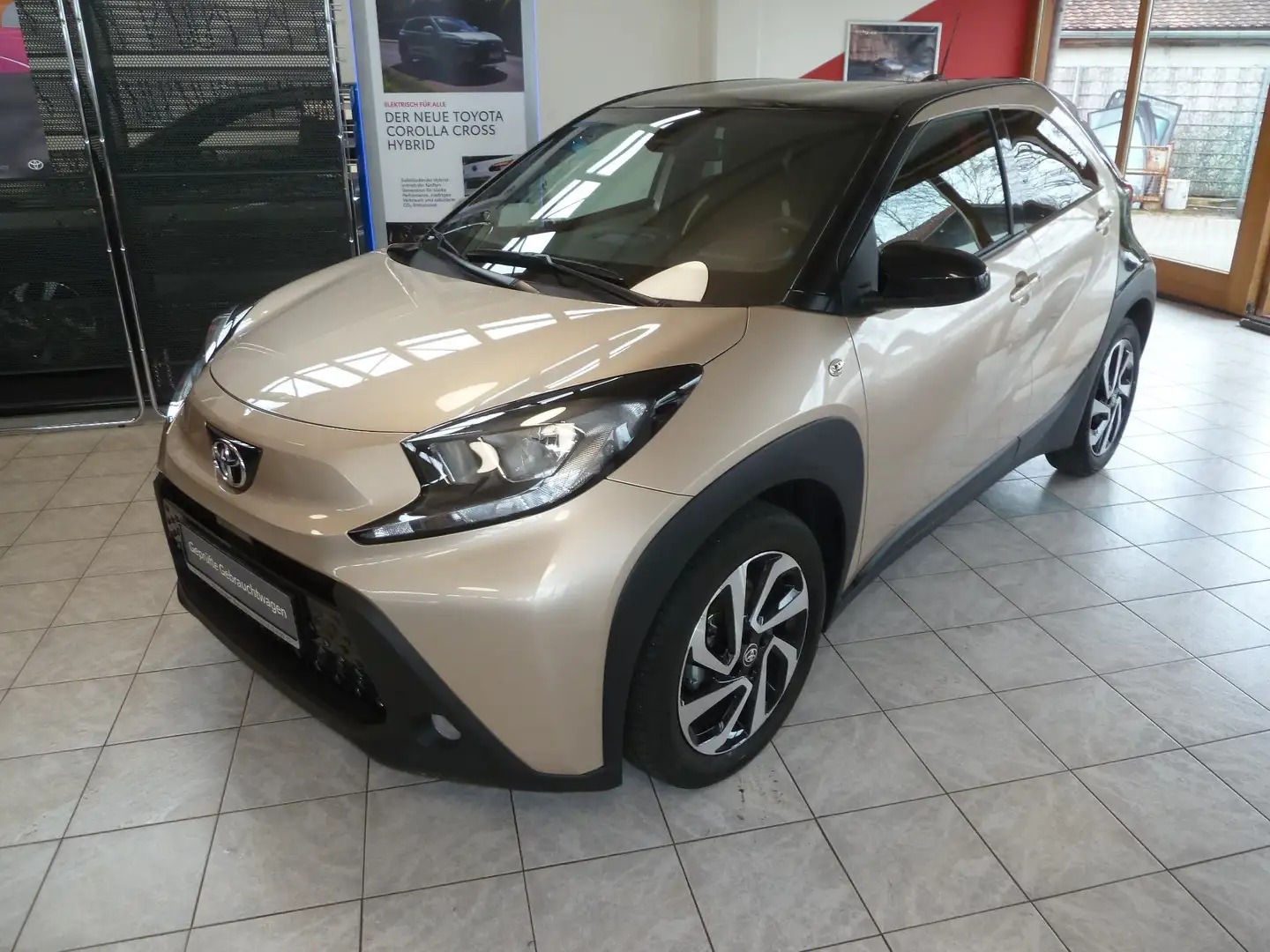 Toyota Aygo X Team D 5-Türer *Car-Play/Android* Beige - 2