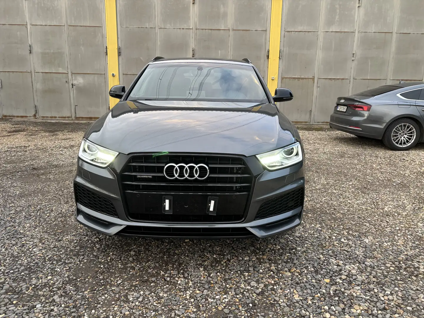 Audi Q3 Sport Quattro S-Line Competition  Xenon AHK S-Heft Gris - 1