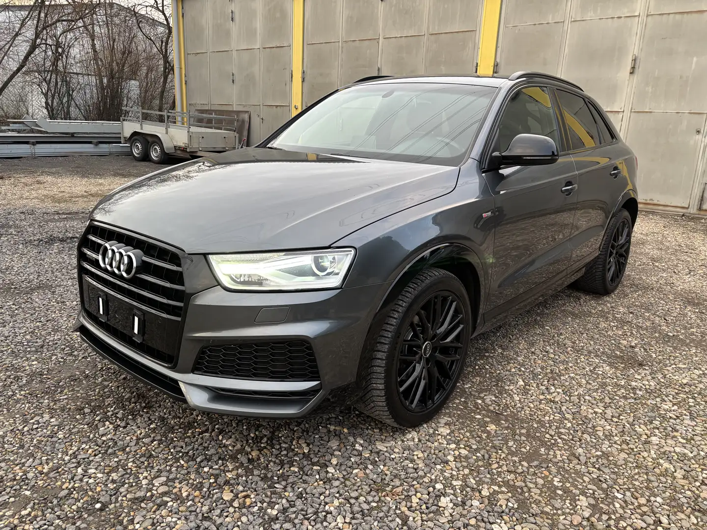 Audi Q3 Sport Quattro S-Line Competition  Xenon AHK S-Heft Gris - 2