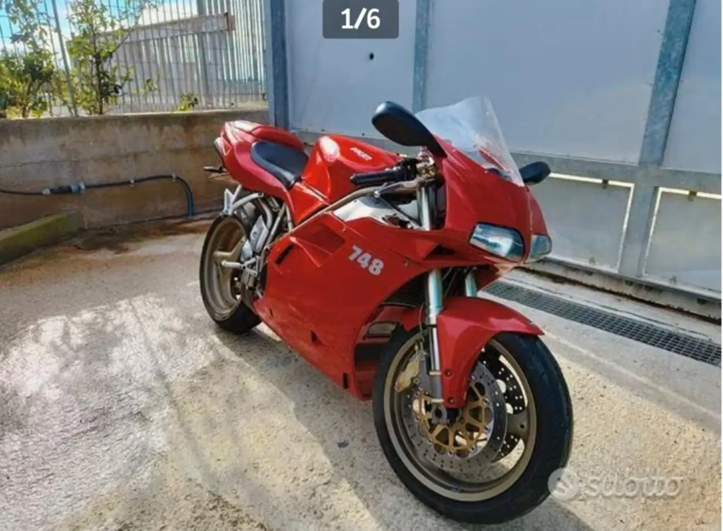 Ducati 748 Rot - 1