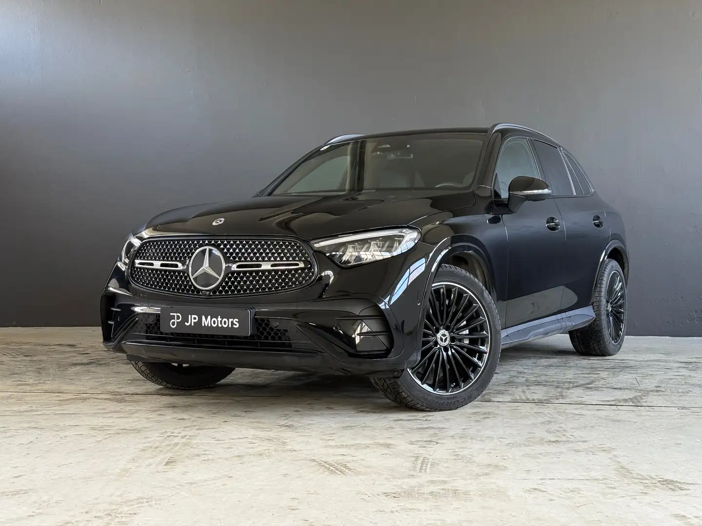 Mercedes-Benz GLC 200 d 4MATIC AMG Line Schwarz - 1