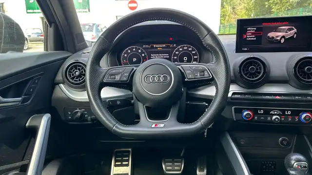 Audi Q2 view 13