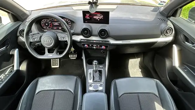 Audi Q2 view 12