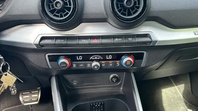 Audi Q2 view 14