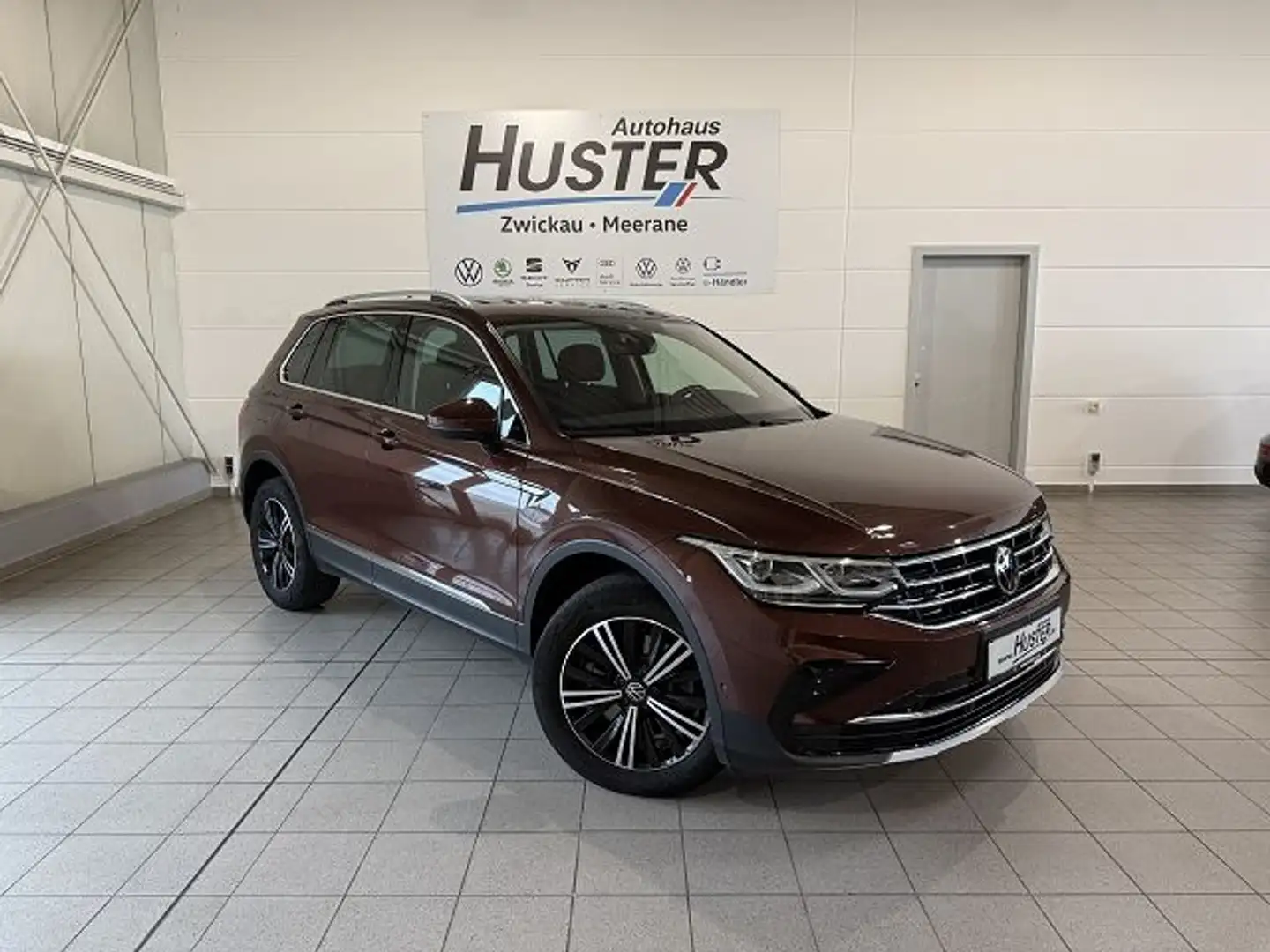 Volkswagen Tiguan Elegance 2.0 TDI DSG 4Motion Braun - 2