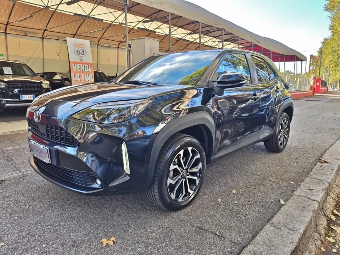 Toyota Yaris Cross 1.5 TREND SENZA VINCOLI DI FINANZIAMENTO Nero - 1