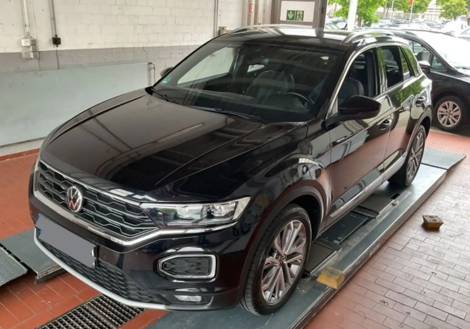 Volkswagen T-Roc 1.5 TSI ACT OPF DSG Sport Schwarz - 2