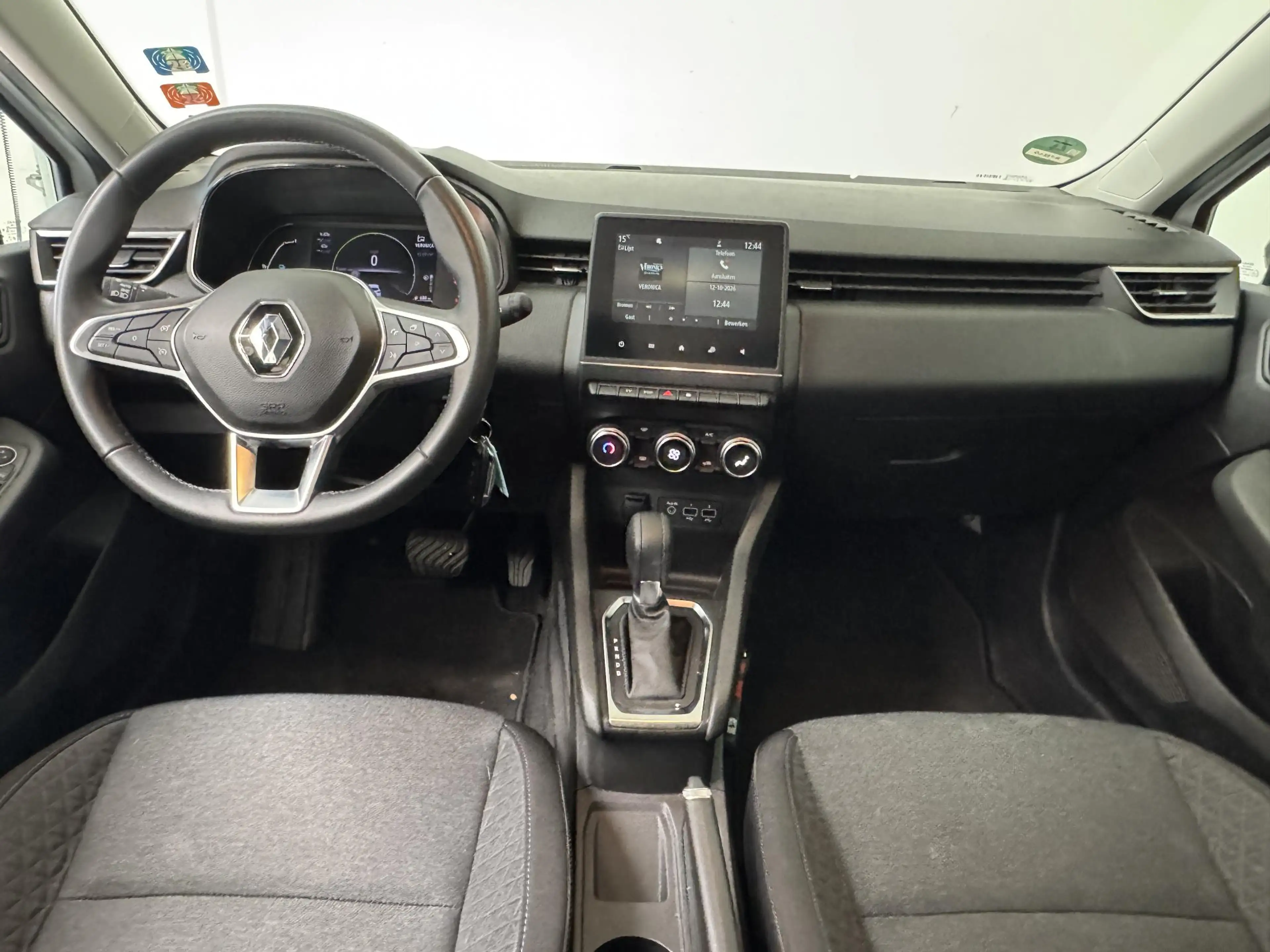 Renault Clio 1.6 E-Tech Hybrid 145 Equilibre | Apple CarPlay / — photo 3