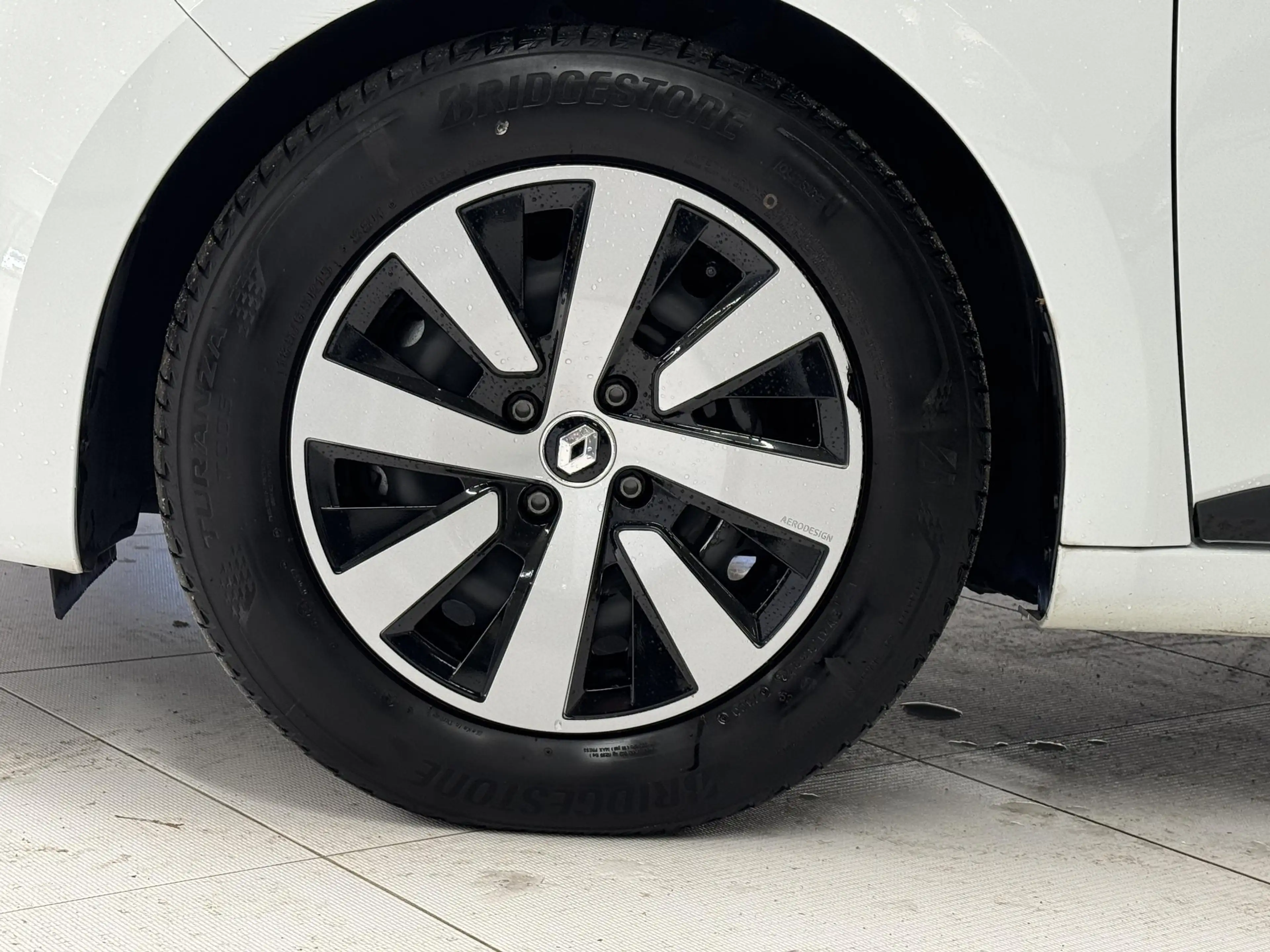 Renault Clio 1.6 E-Tech Hybrid 145 Equilibre | Apple CarPlay / — photo 24