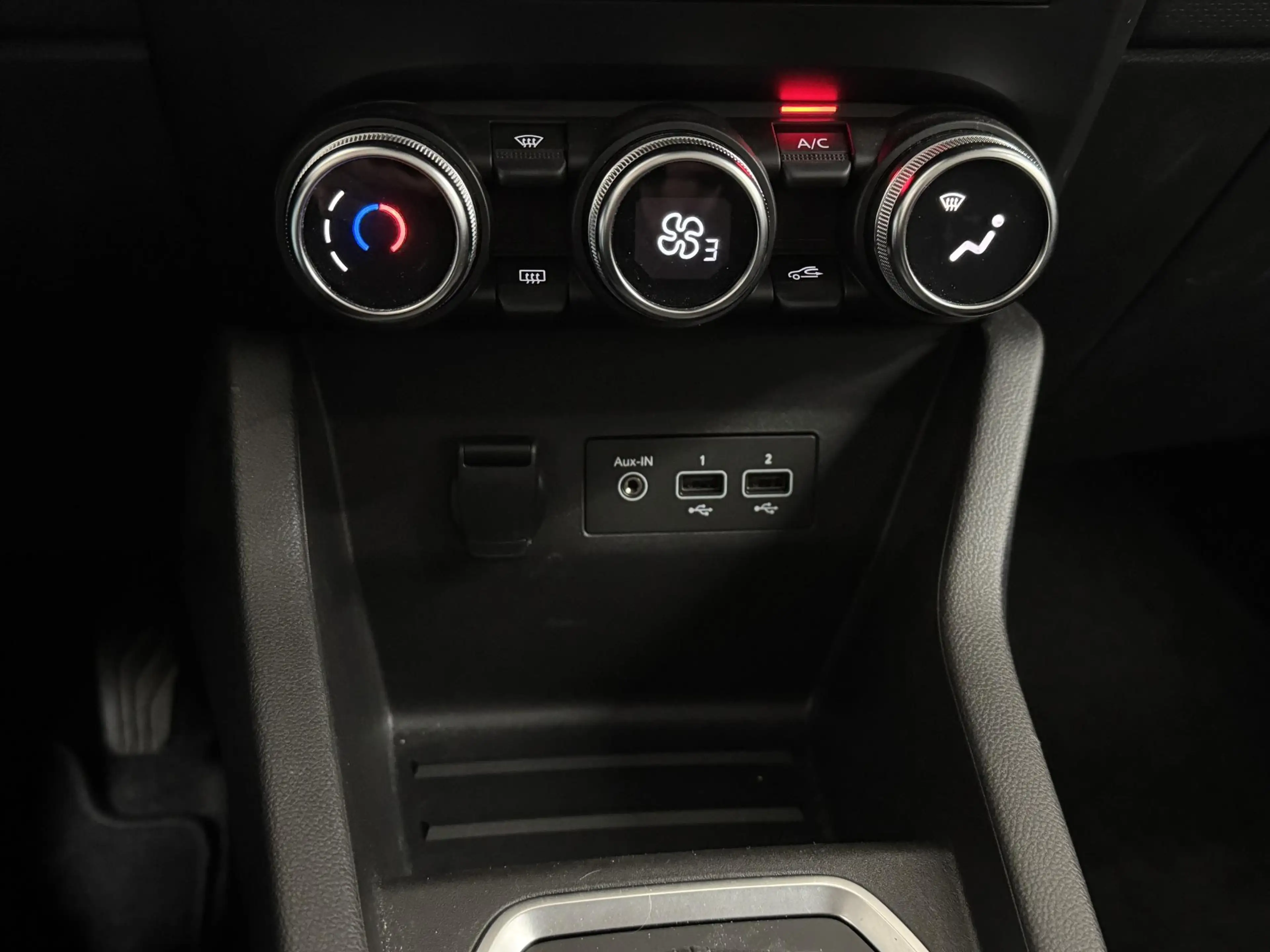 Renault Clio 1.6 E-Tech Hybrid 145 Equilibre | Apple CarPlay / — photo 13