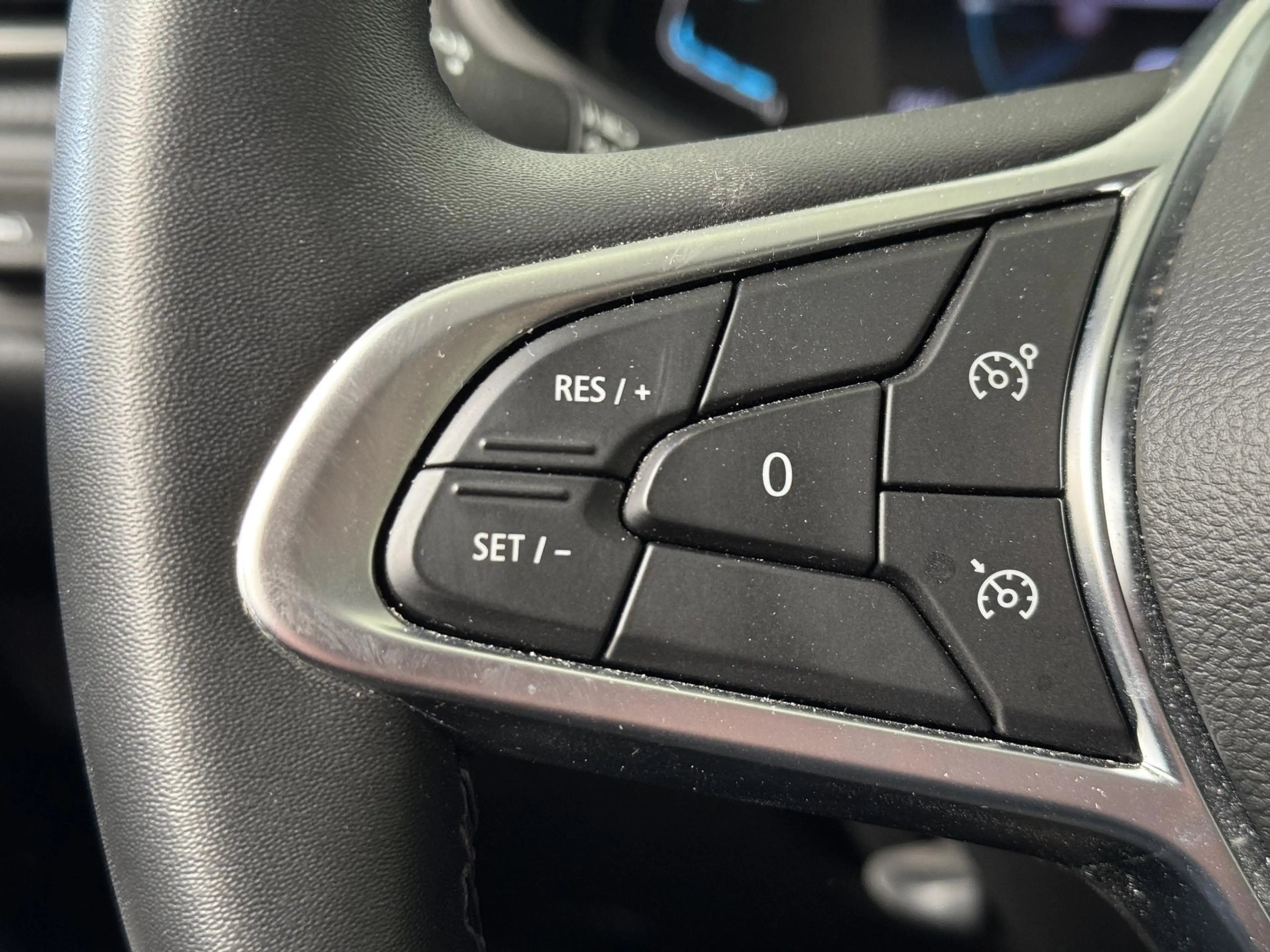 Renault Clio 1.6 E-Tech Hybrid 145 Equilibre | Apple CarPlay / — photo 18