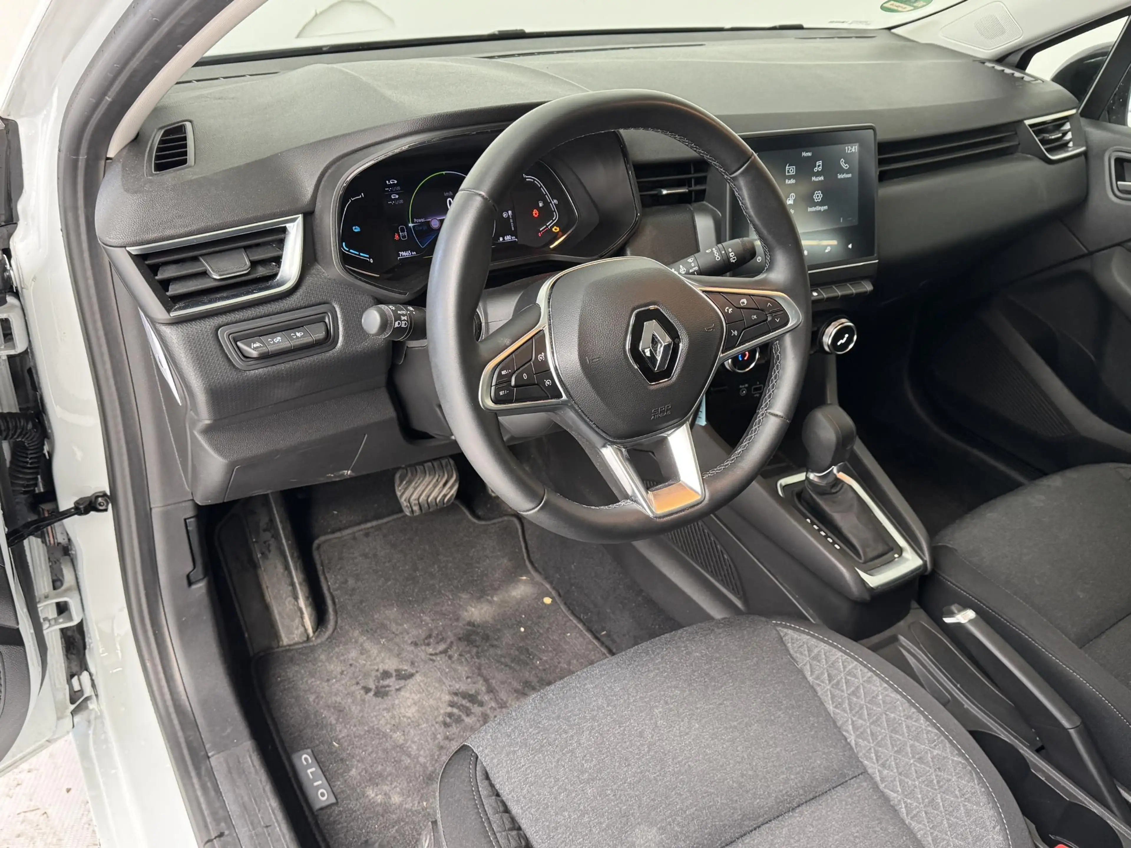 Renault Clio 1.6 E-Tech Hybrid 145 Equilibre | Apple CarPlay / — photo 22