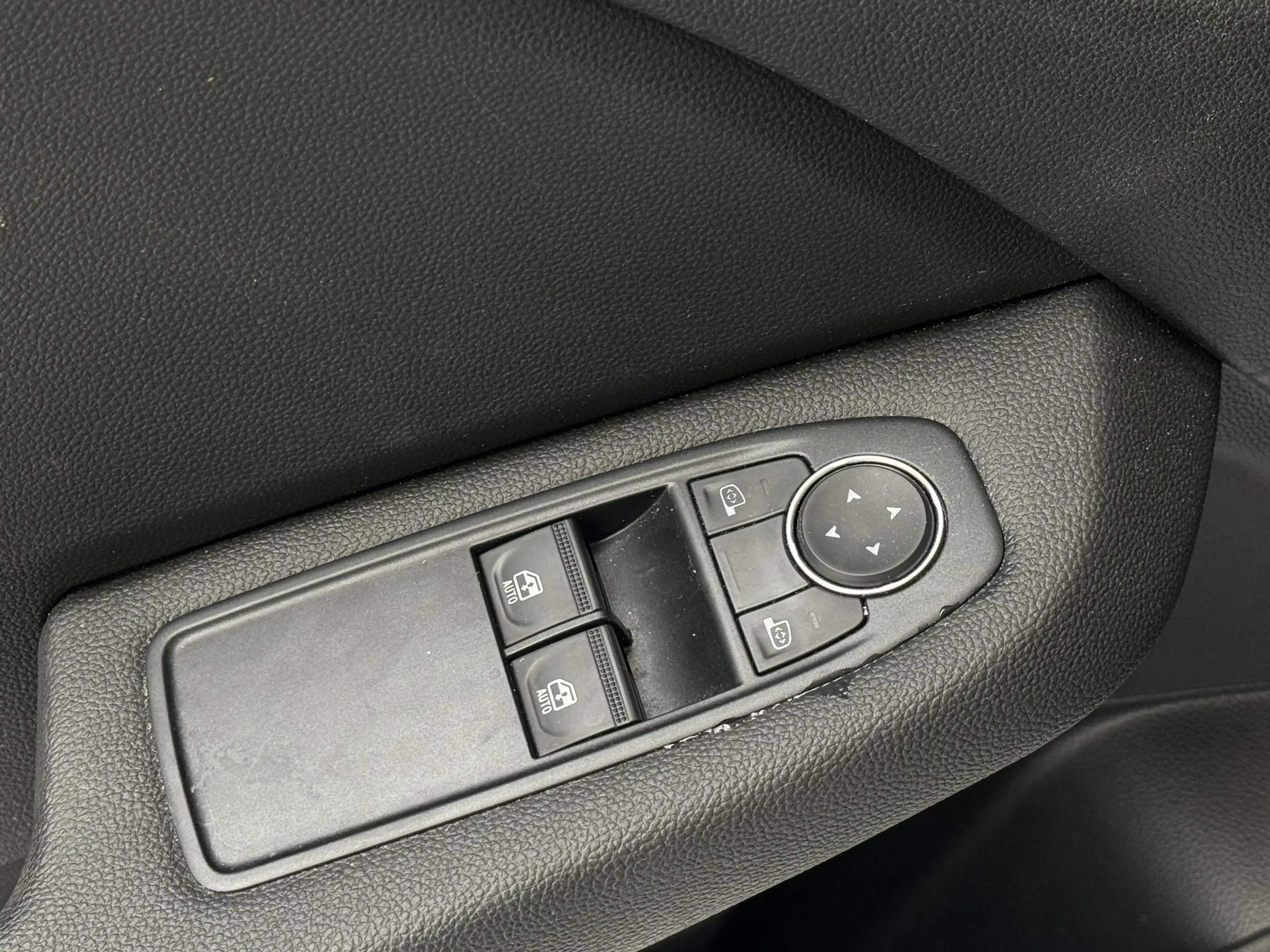 Renault Clio 1.6 E-Tech Hybrid 145 Equilibre | Apple CarPlay / — photo 15