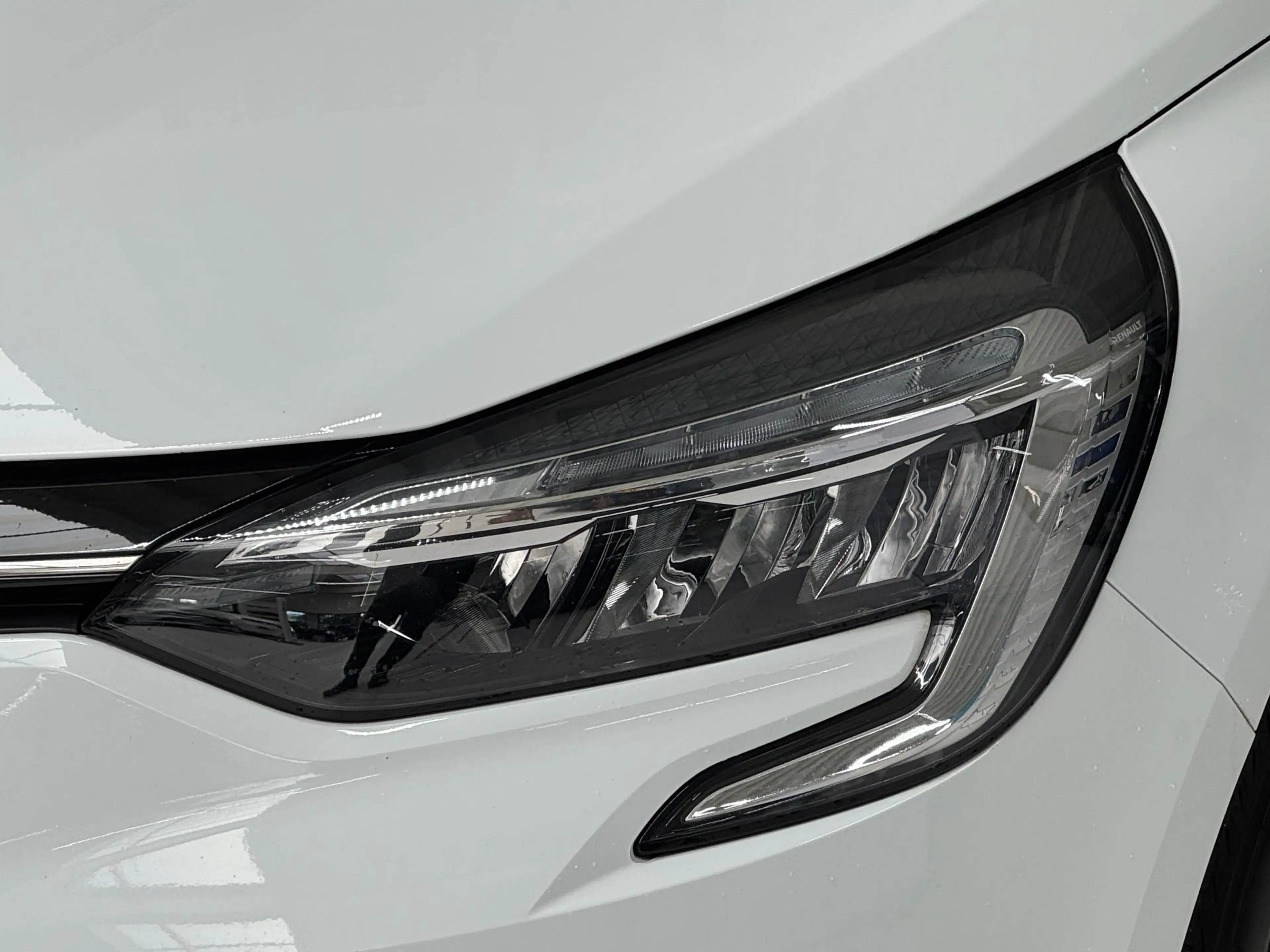 Renault Clio 1.6 E-Tech Hybrid 145 Equilibre | Apple CarPlay / — photo 23