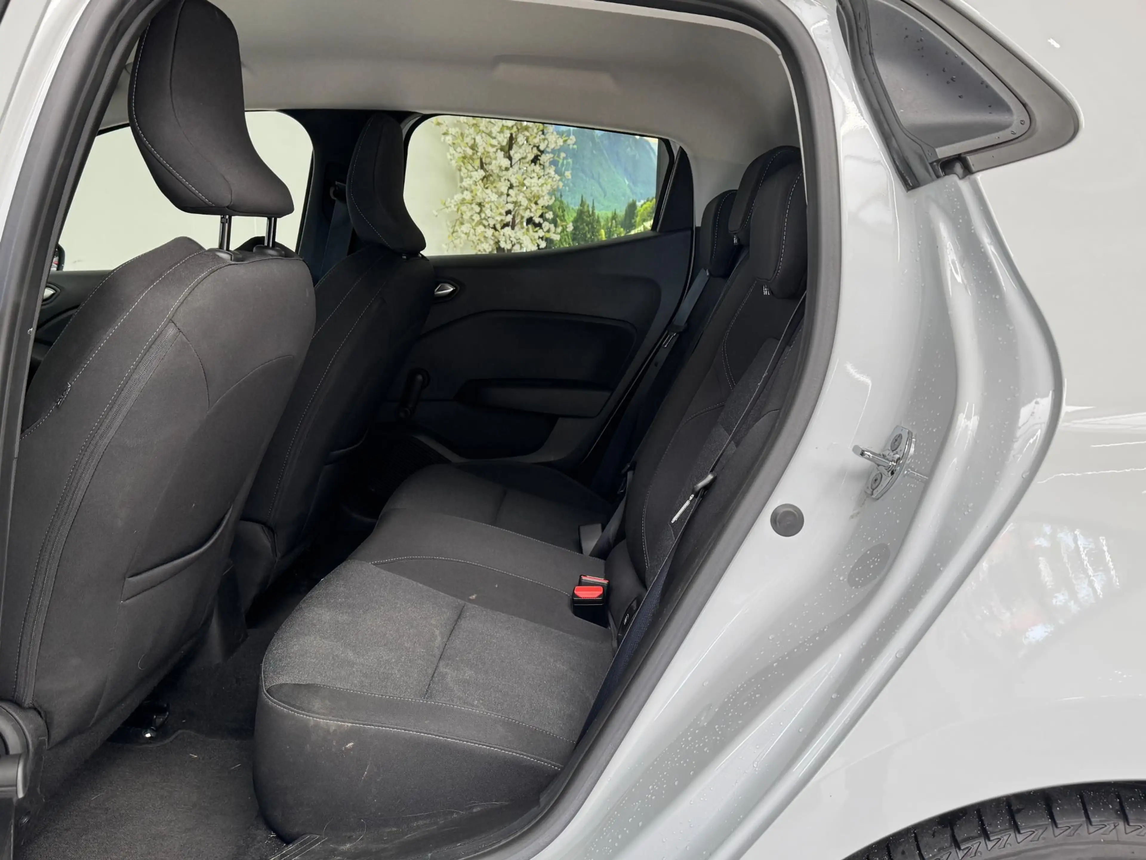 Renault Clio 1.6 E-Tech Hybrid 145 Equilibre | Apple CarPlay / — photo 8