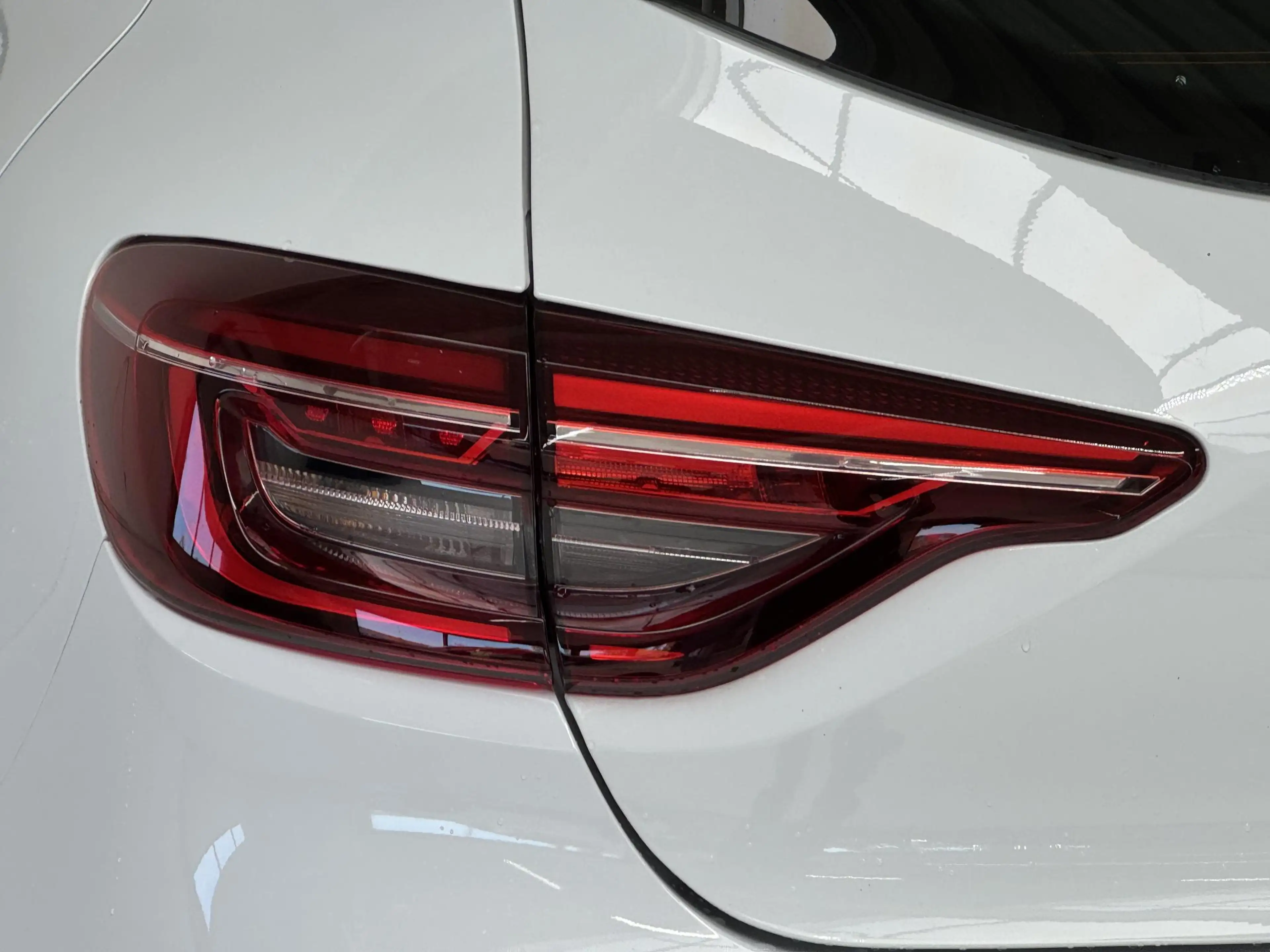 Renault Clio 1.6 E-Tech Hybrid 145 Equilibre | Apple CarPlay / — photo 30