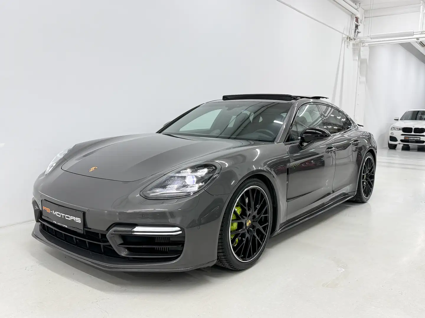Porsche Panamera 4E Hybrid Sportdesign Sportabgas Chrono Bose Pano Grau - 2