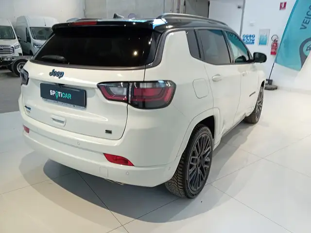 Jeep Compass view 4