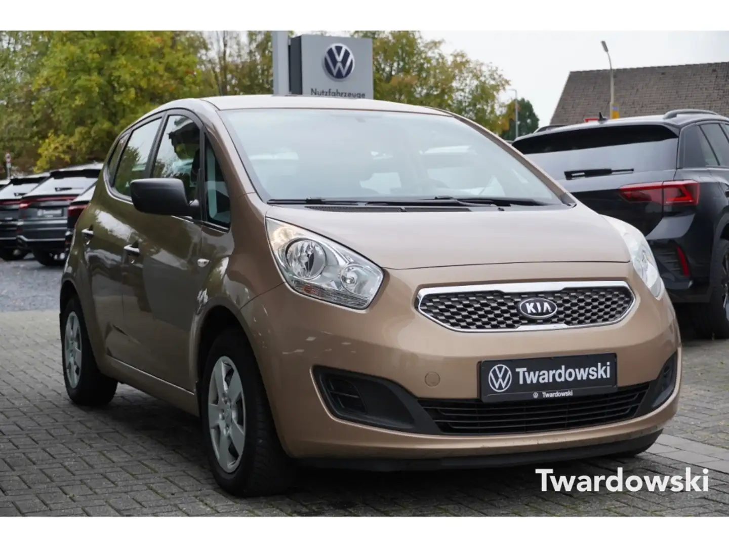 Kia Venga Attract 1.Hand Klima TÜV neu USB Bluetooth Argent - 1