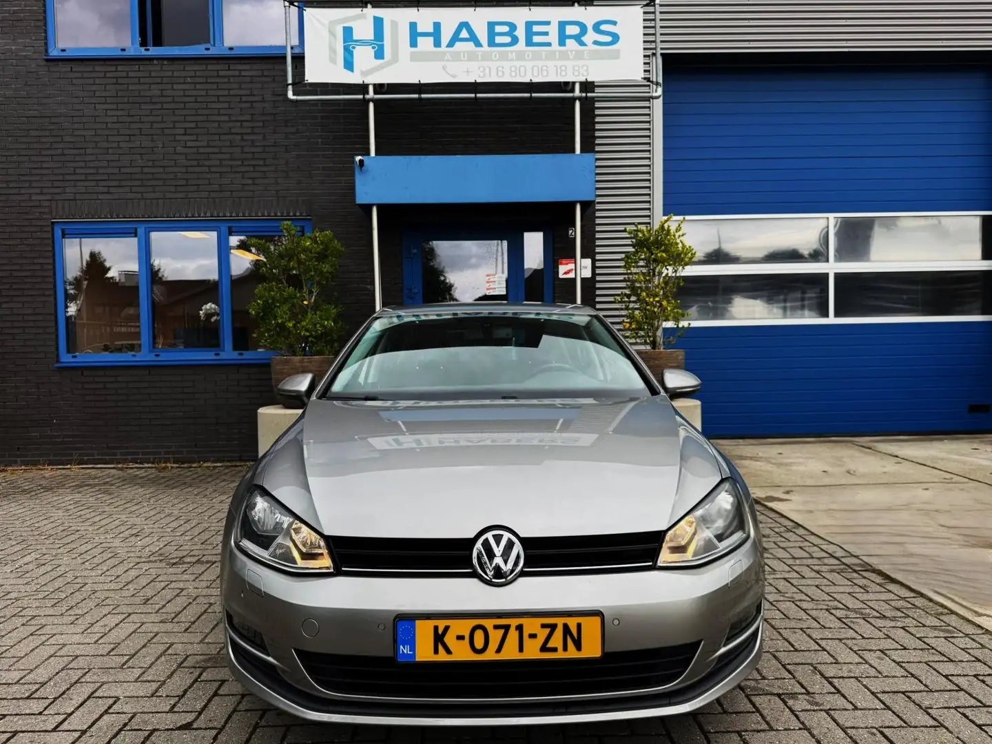 Volkswagen Golf 1.2 TSI Highline 105PK|Navigatie|5-Deurs|Climate|P Grijs - 2