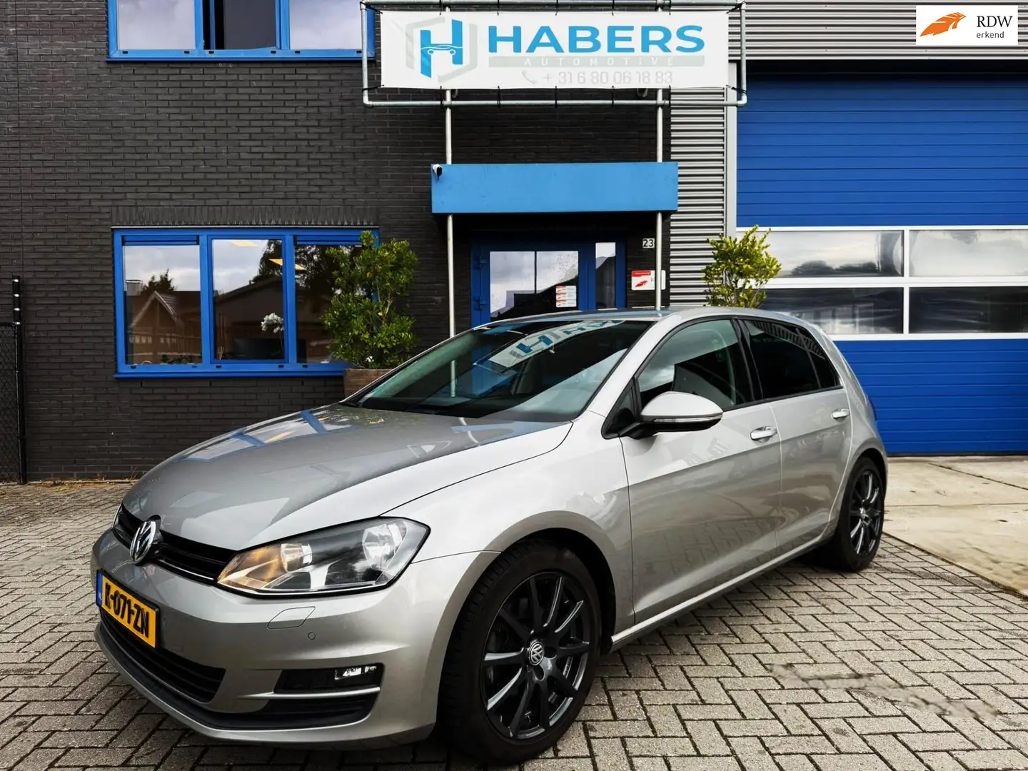 Volkswagen Golf 1.2 TSI Highline 105PK|Navigatie|5-Deurs|Climate|P Grijs - 1