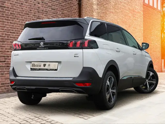 Peugeot 5008 view 4