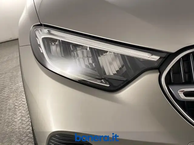 Mercedes-Benz 220 view 8