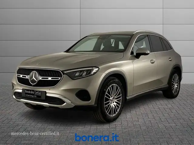 Mercedes-Benz 220 main image