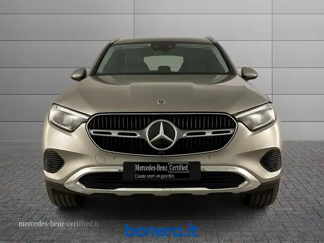 Mercedes-Benz 220 view 4