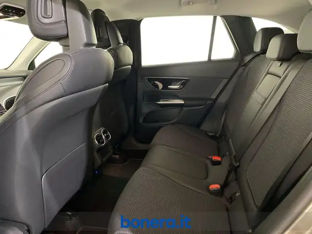 Mercedes-Benz 220 view 17