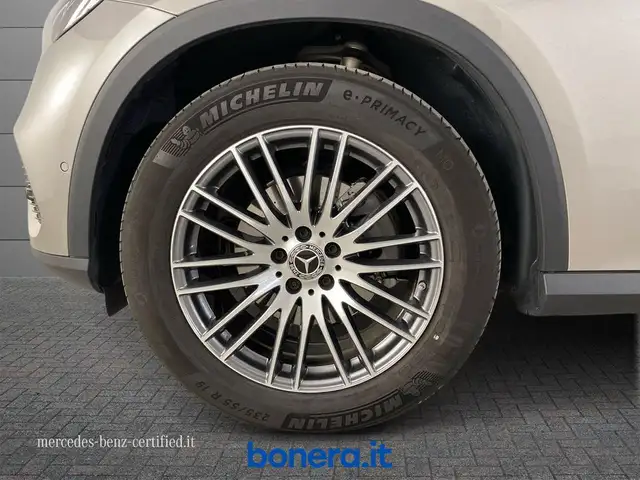 Mercedes-Benz 220 view 18