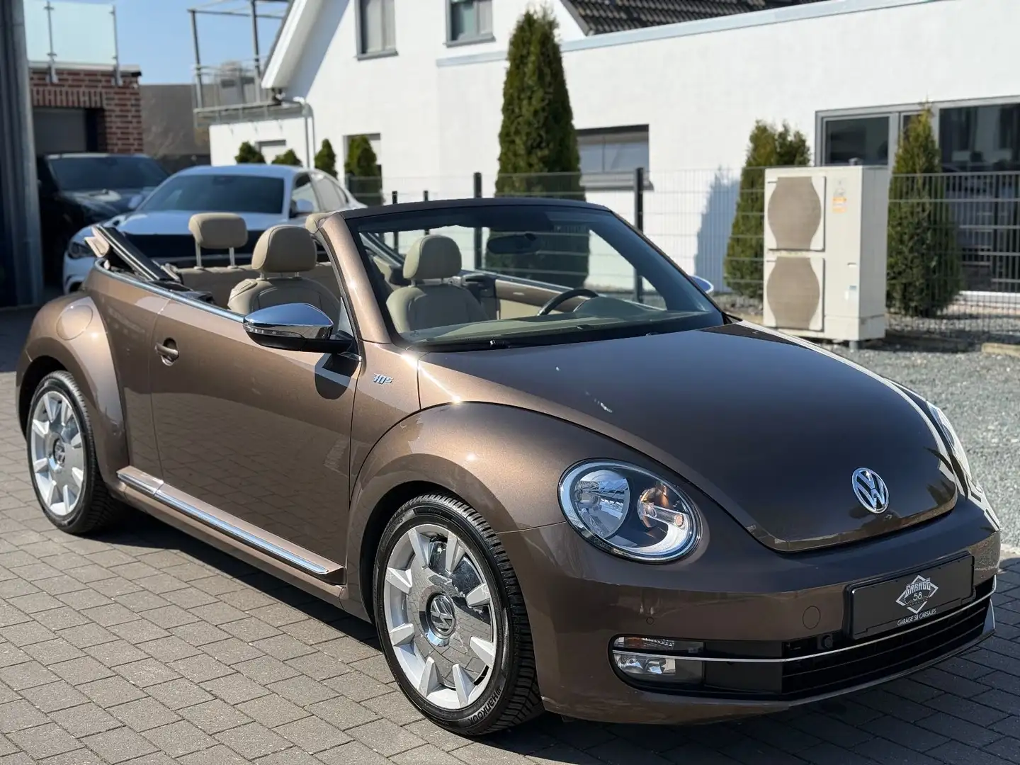 Volkswagen Beetle Cabriolet 70`Design/160PS/DSG/Allwetter Marrón - 1