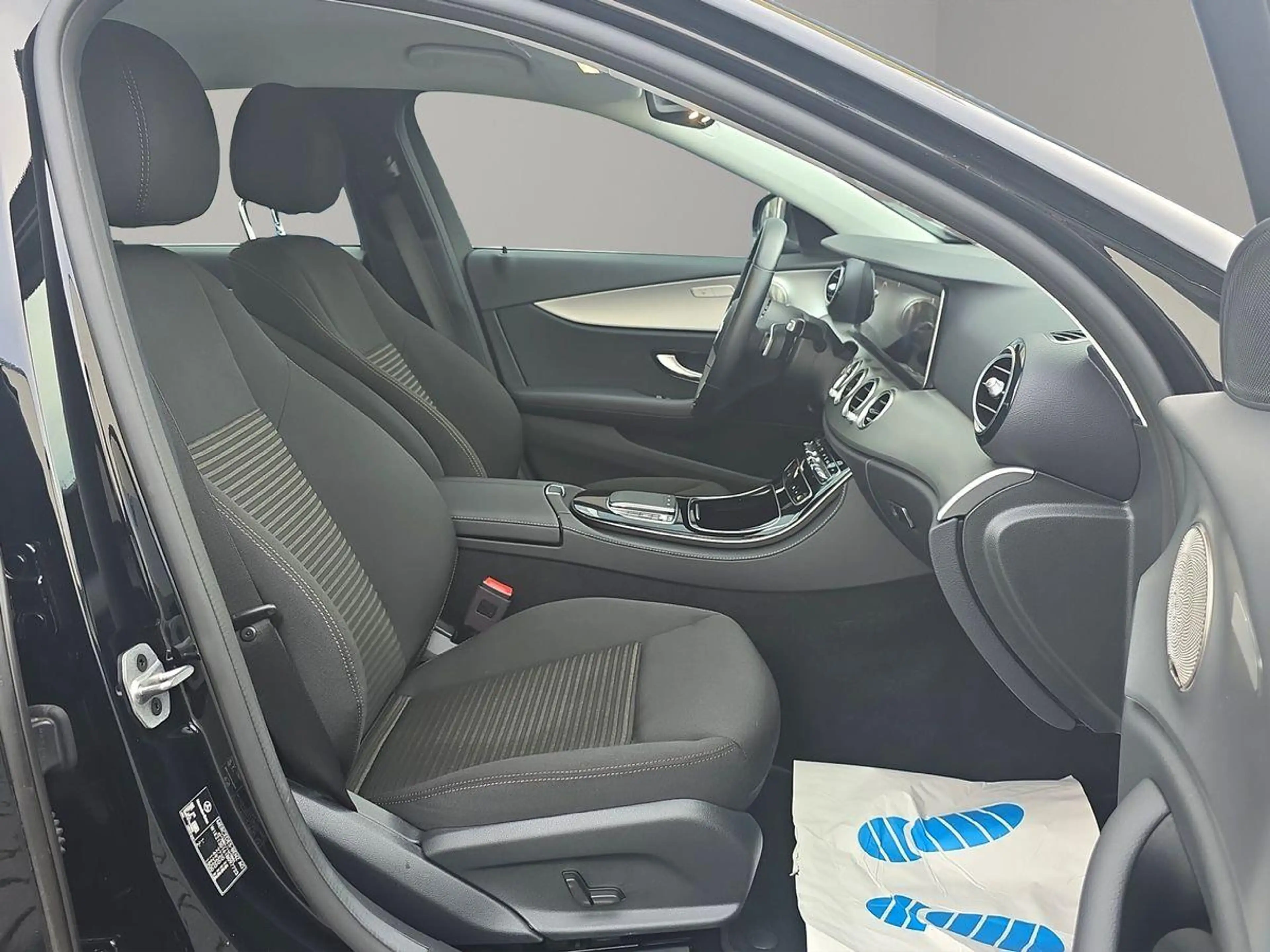 Mercedes-Benz E 300 de 9G R-KAM BURMESTER NAVI LED ELEKTR.SITZ — photo 10