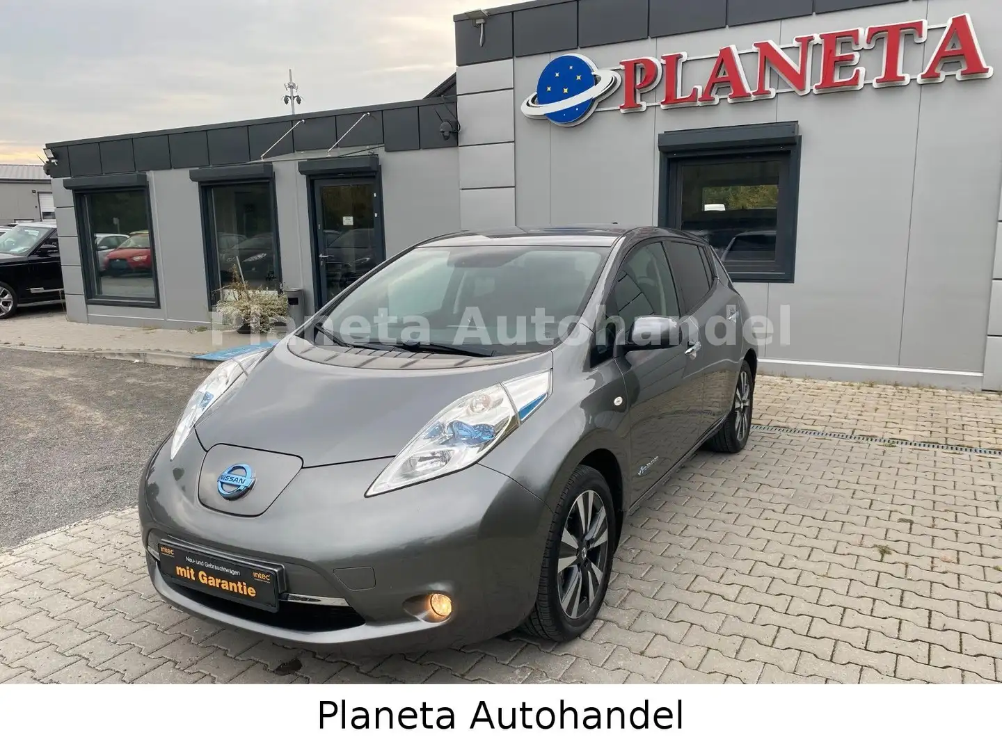 Nissan Leaf 30kWh *1.HAND*S.HEFT*NUR 13TKM*360°CAM*BOSE Grau - 2