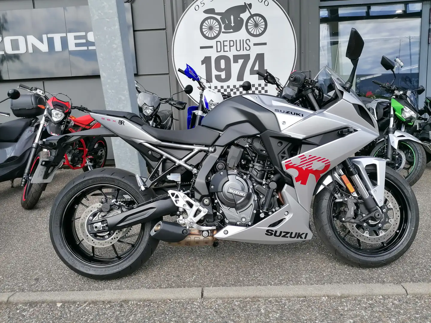Suzuki GSX 8R Gris - 1