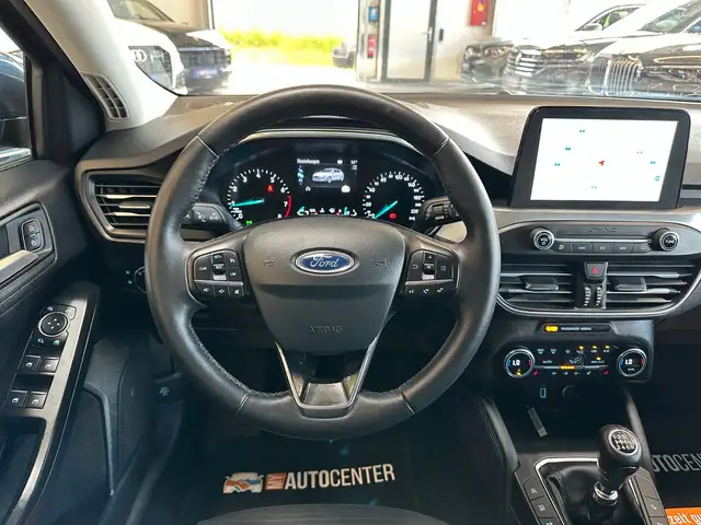 Ford Focus view 8