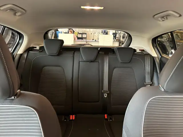 Ford Focus view 9