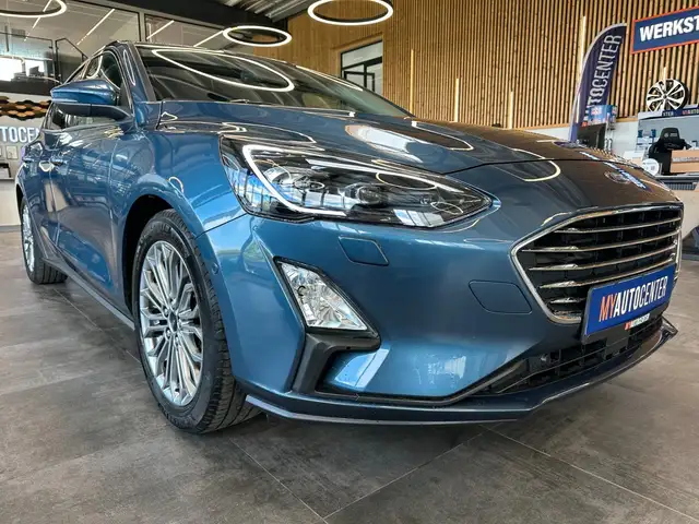 Ford Focus view 3