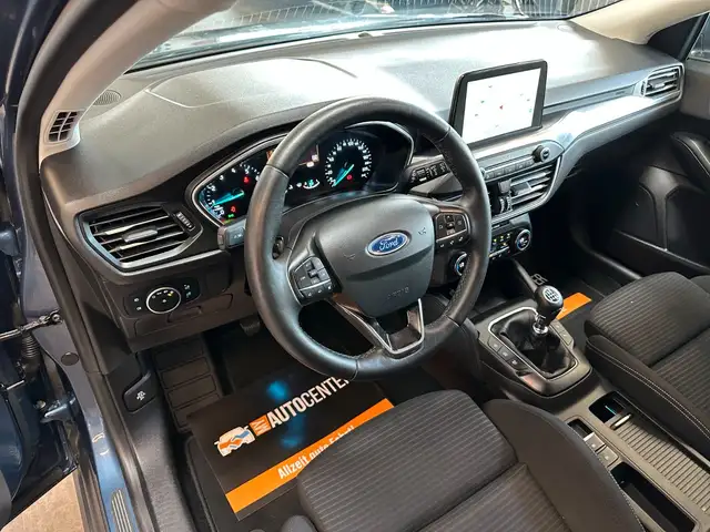 Ford Focus view 12