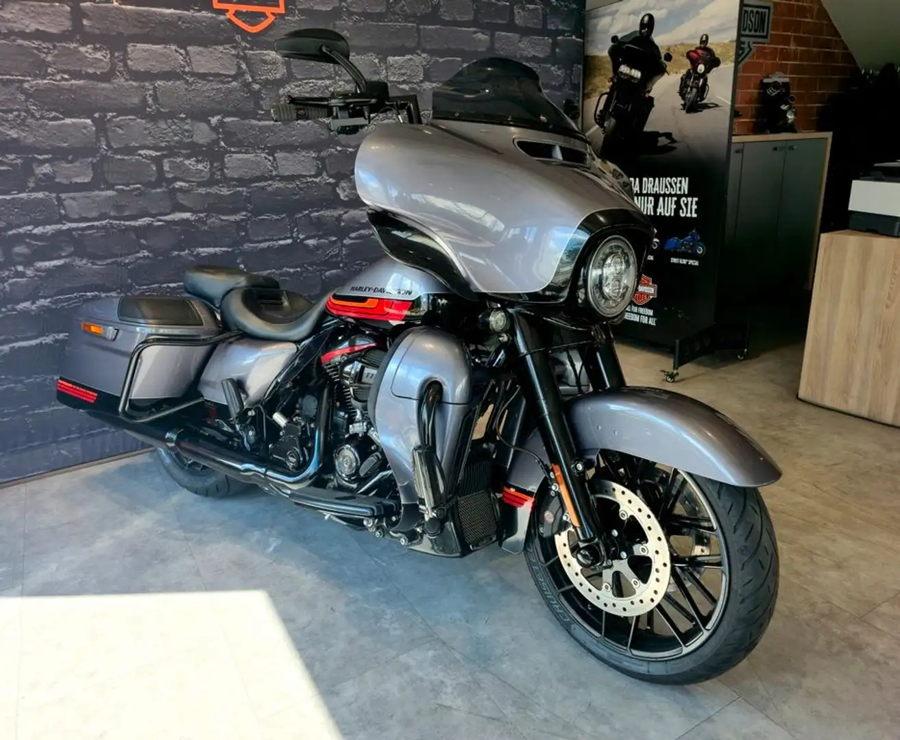 Harley-Davidson Street Glide CVO Nero - 2