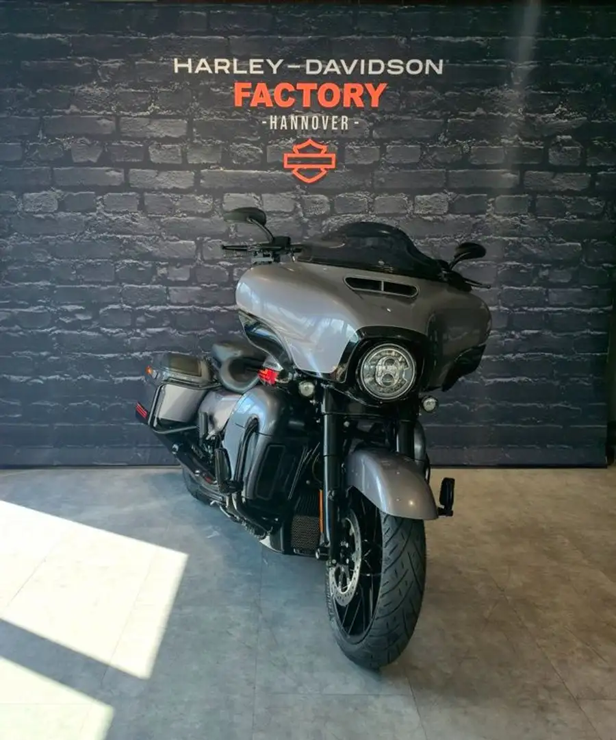 Harley-Davidson Street Glide CVO Nero - 1