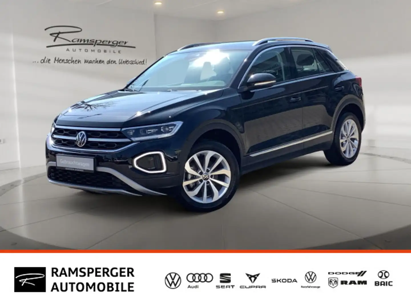 Volkswagen T-Roc 1.5 TSI DSG Style ACC LED APP Keyless Kame Zwart - 1